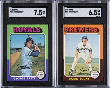 1975 Topps Baseball Complete Set (660) - Featuring #228 George Brett SGC NM+ 7.5 & #223 Robin Yount SGC EX-NM+ 6.5